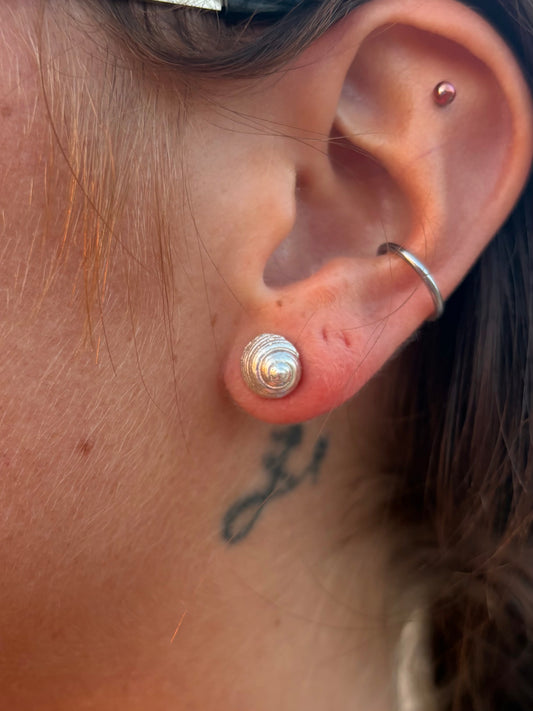 Mini shell studs