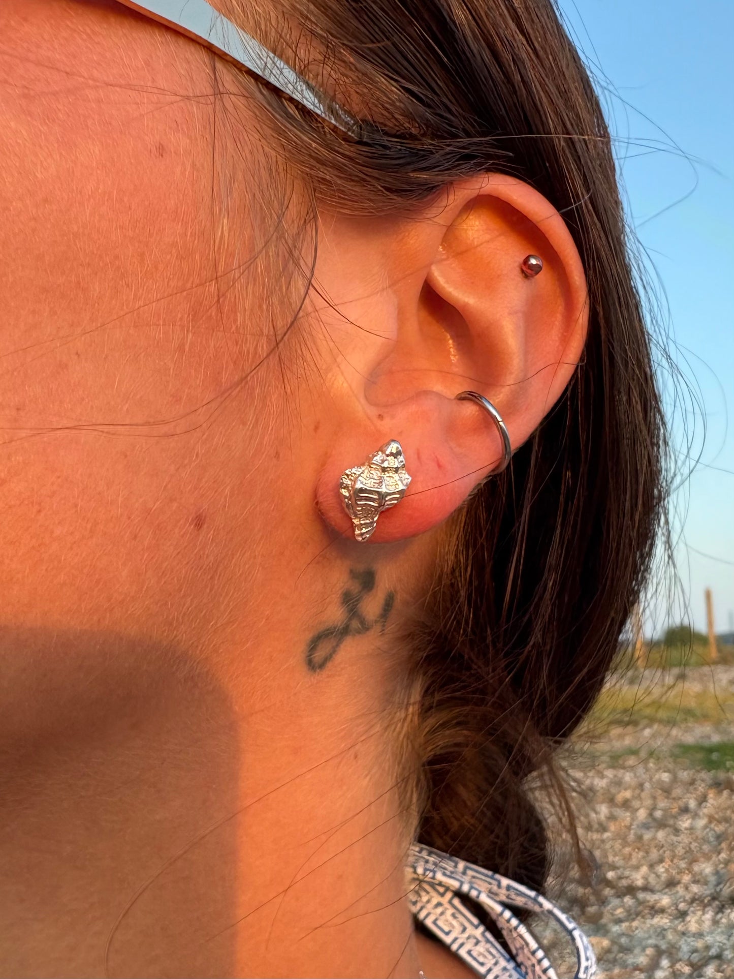 Shell studs