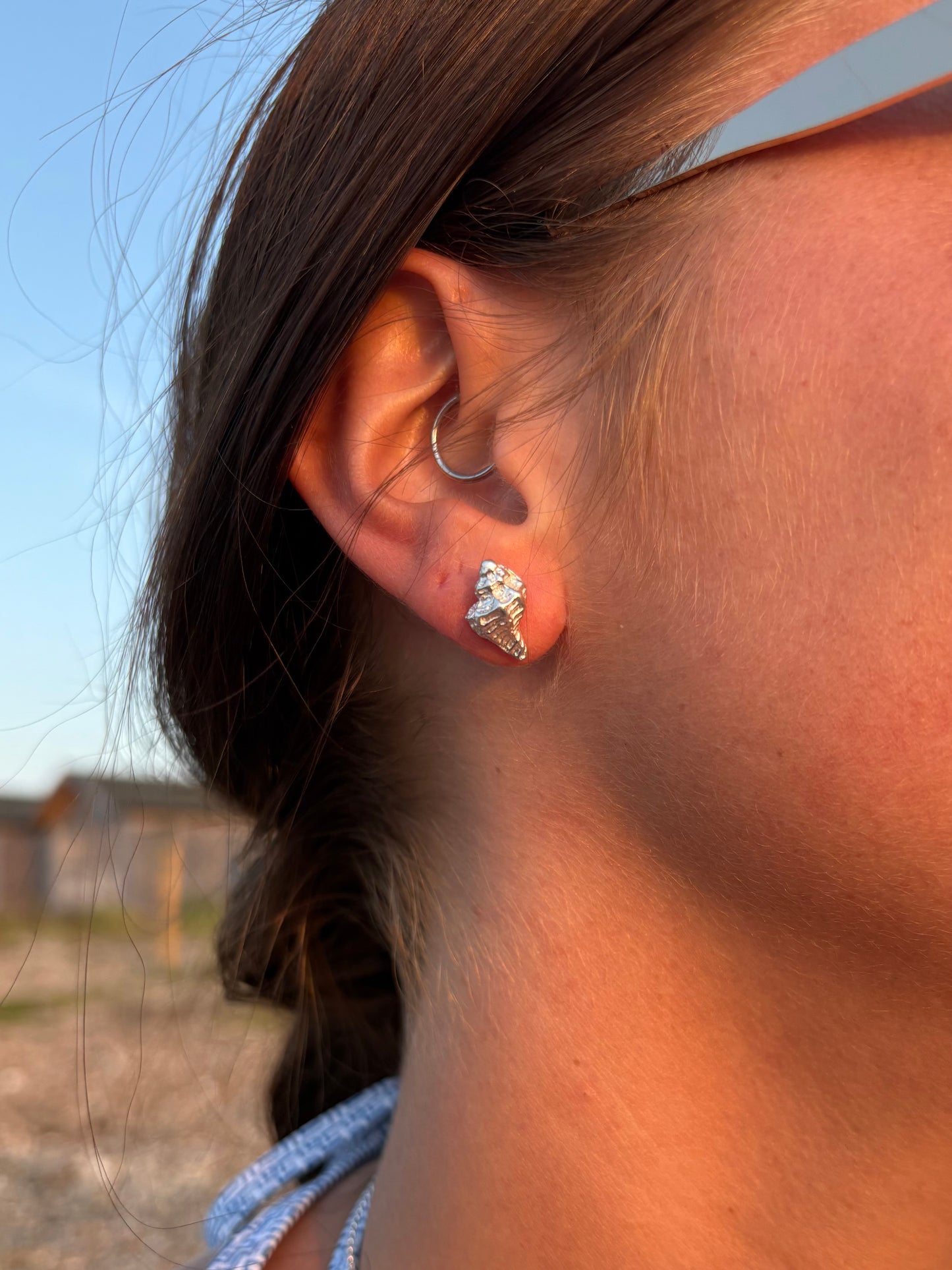 Shell studs