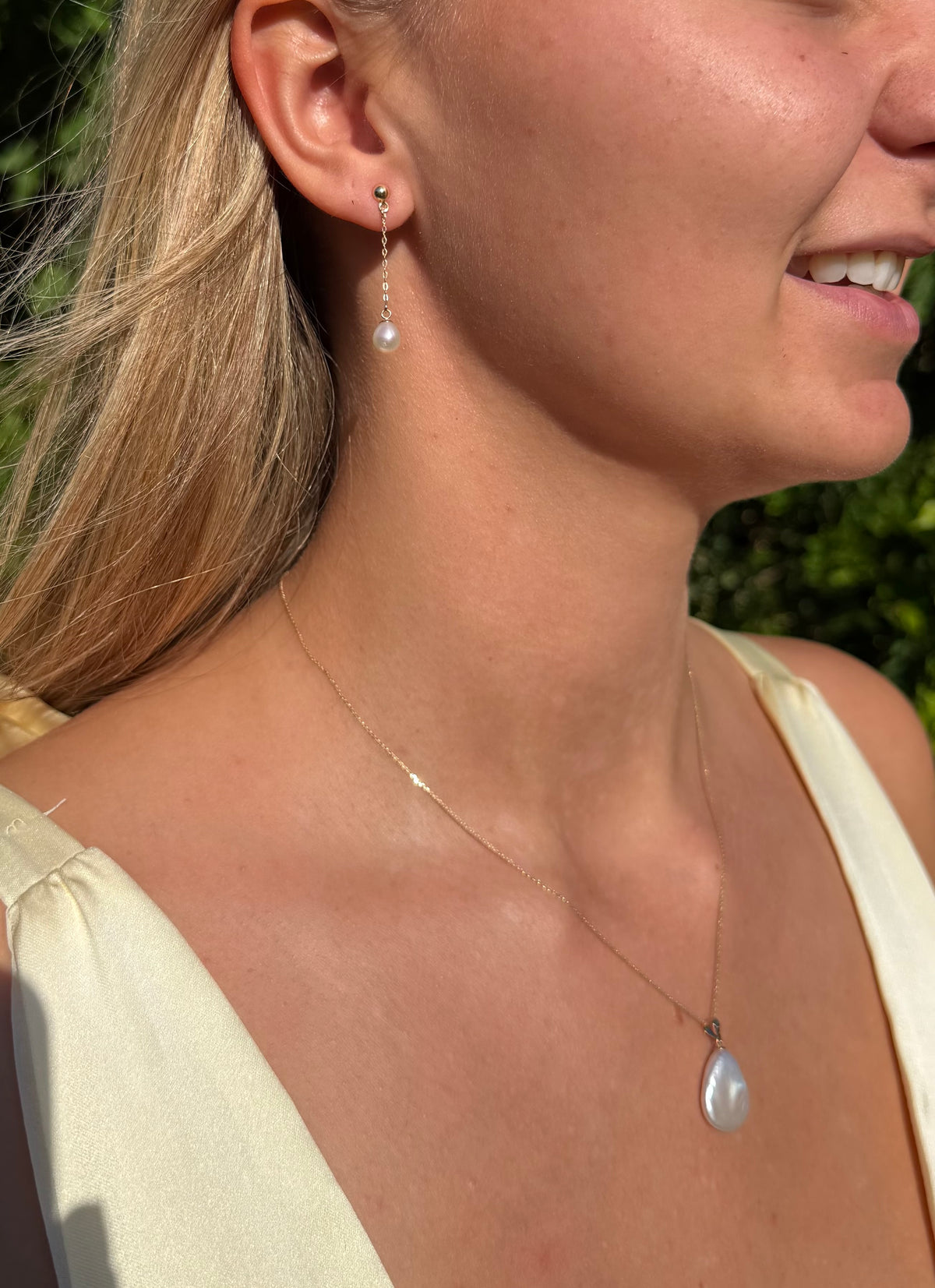9ct pearl drop studs