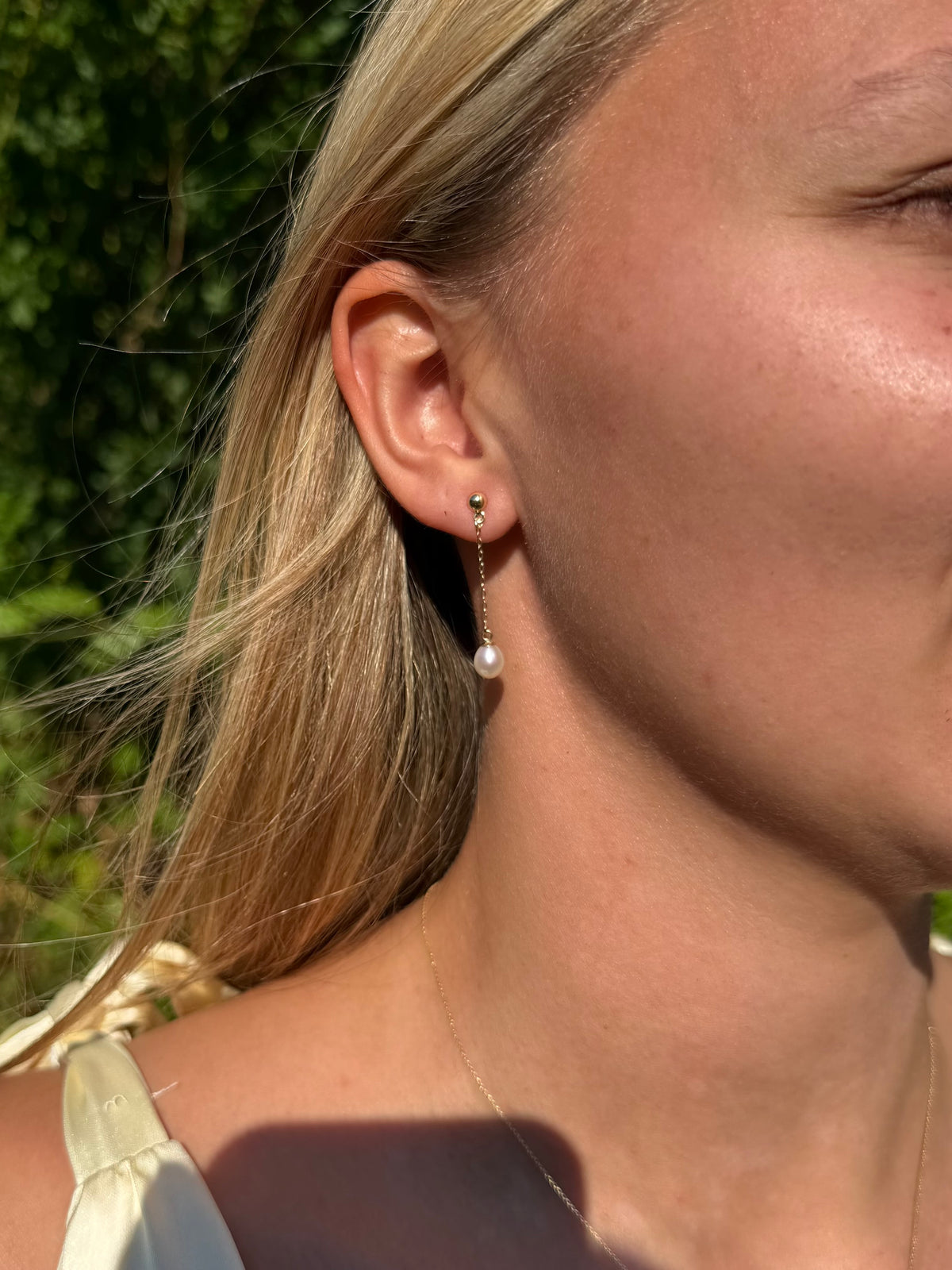 9ct pearl drop studs