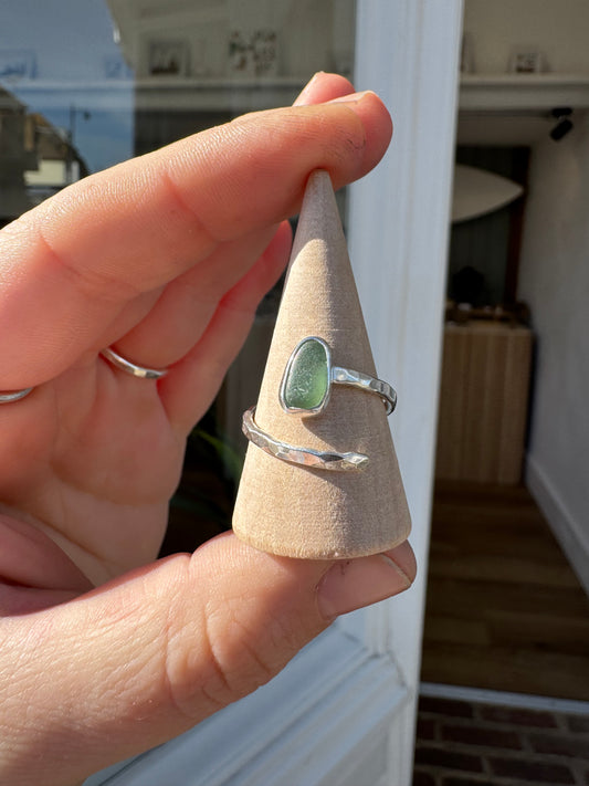 
This handmade sterling silver seaglass ring 